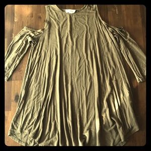 Nice fall blouse, 1/4 sleeve w/ shoulder cut outs